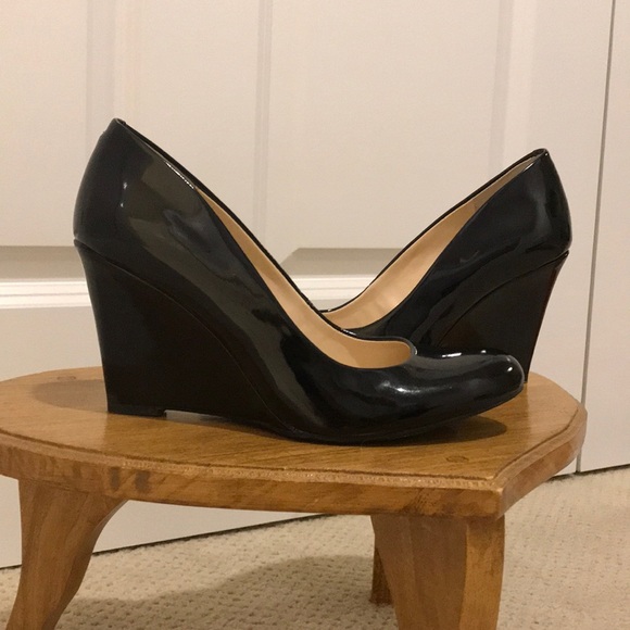 jessica simpson cash wedge